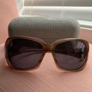 Woman’s authentic Oakley glasses